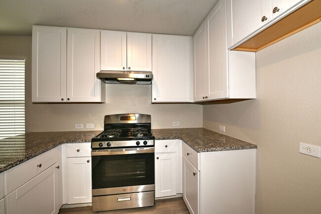 Building Photo - 7927 Dovers Den