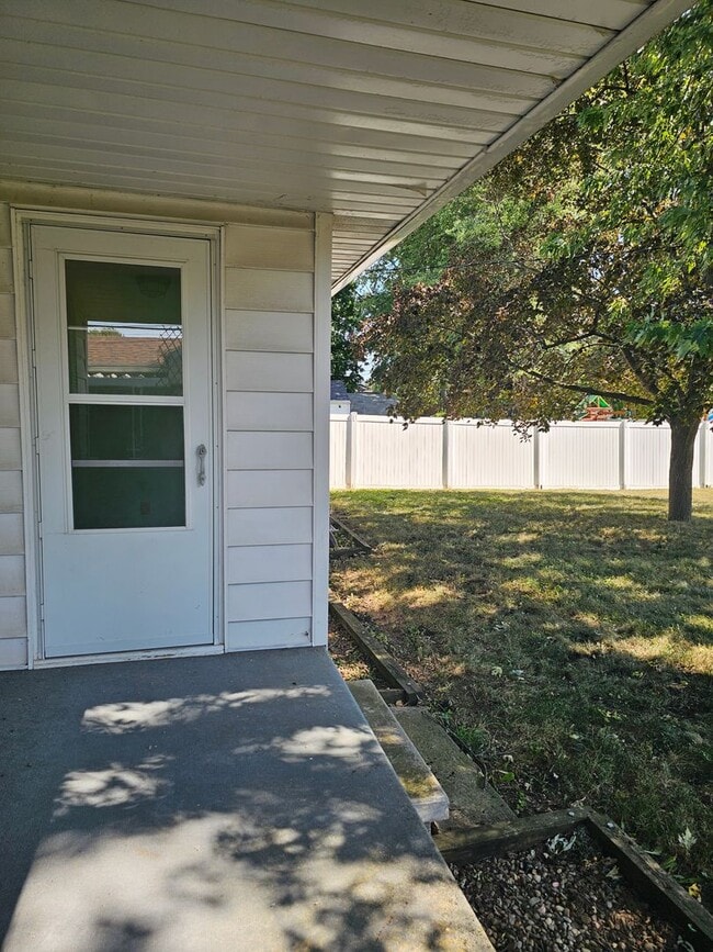 Building Photo - Cozy Fostoria Home
