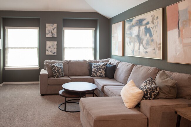 Building Photo - 246 Crest Sights Dr