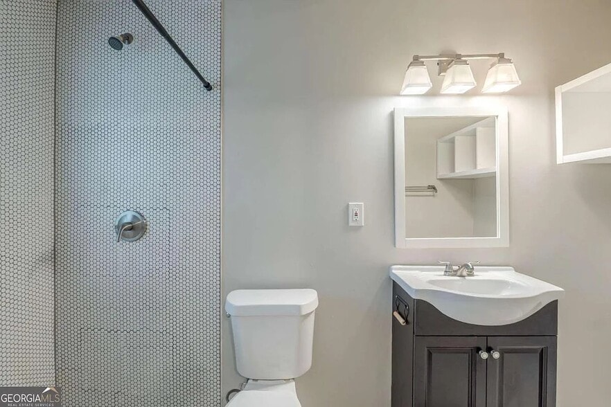 Building Photo - 3140 Delowe Dr