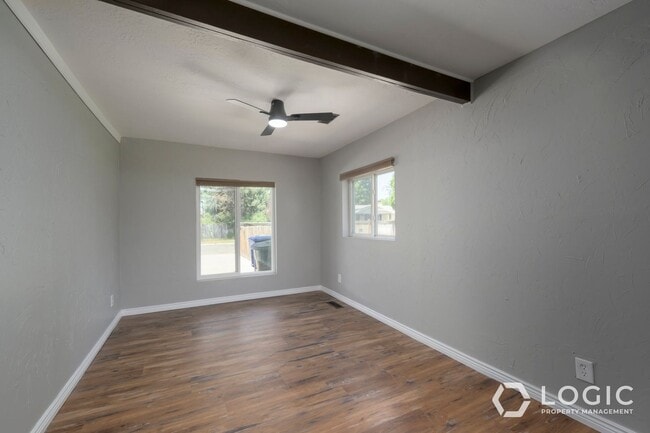 Building Photo - Stunning Single Family Home In Excellent L...