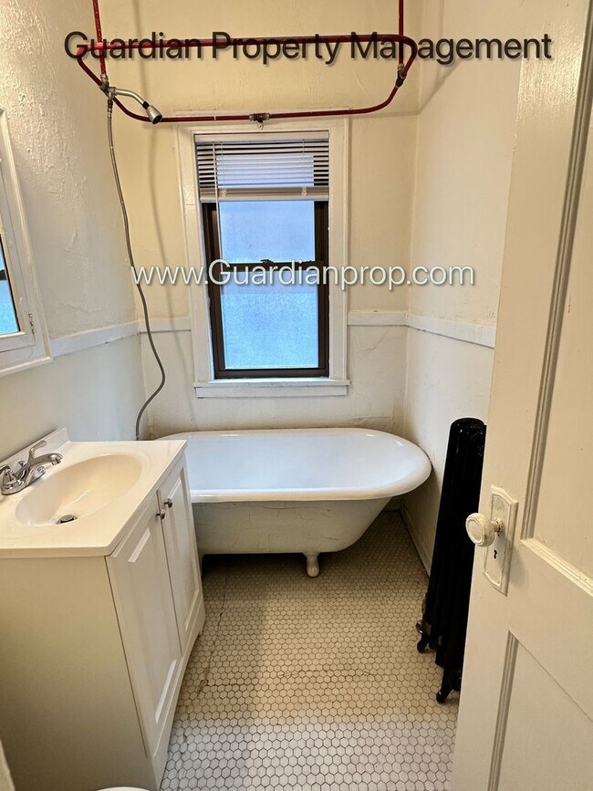Building Photo - Studio Lakes Uptown Apartment, Blocks from...
