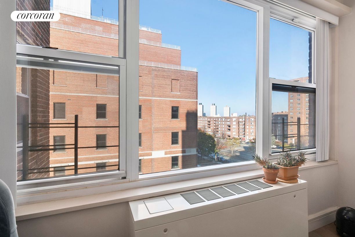 Building Photo - 10740 Queens Blvd
