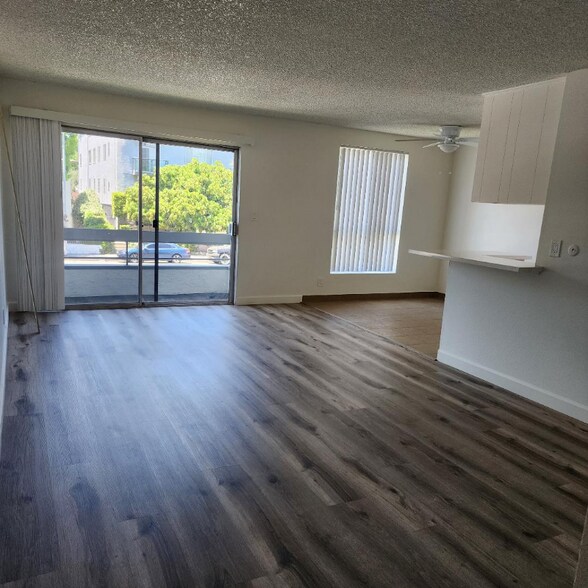 Building Photo - 4424 Woodman Ave