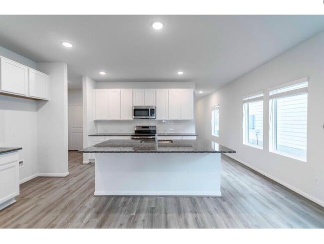 Building Photo - 201 LT Rusty Dr