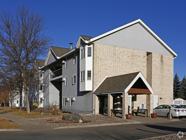 Building Photo - Lynn Court