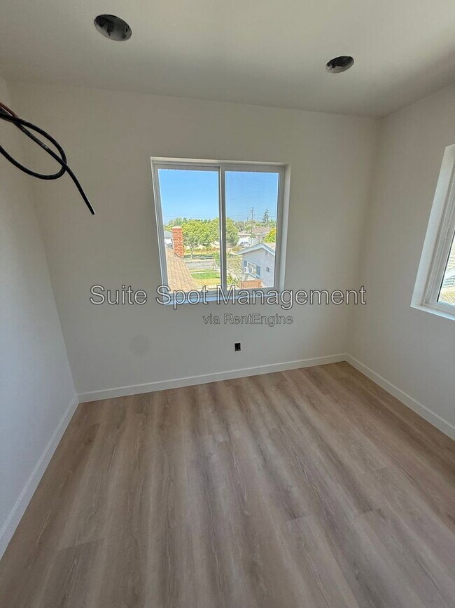 Building Photo - 2206 Conquista Ave