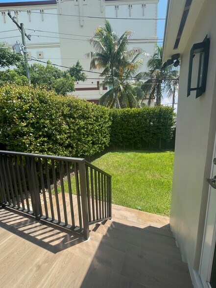 Building Photo - 2510 SW 27th St