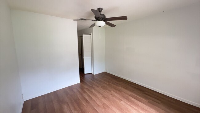 Building Photo - Upgraded 4 bedroom 2.5 bathroom house!  HO...