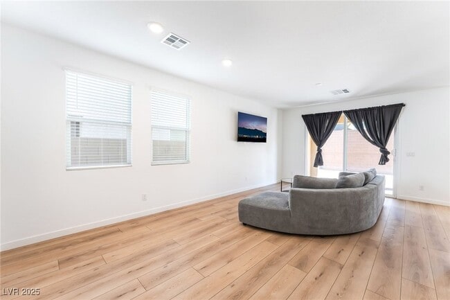 Building Photo - 2960 Gaffer Film St