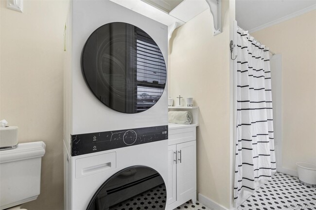 Building Photo - 90 Main St