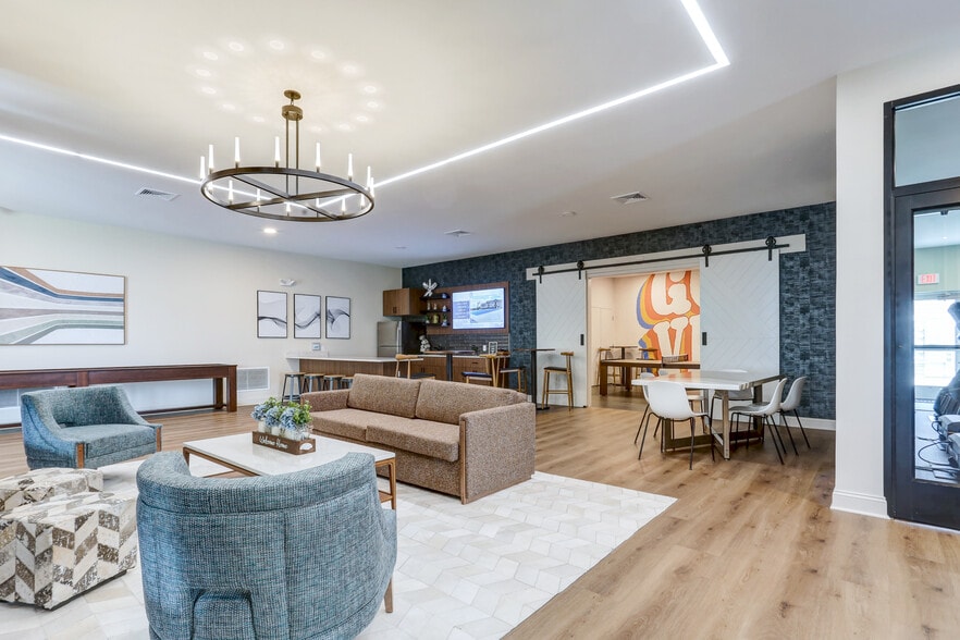 Building Photo - Reserve at Rock Creek