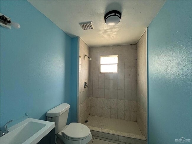 Building Photo - 1015 Martinez St