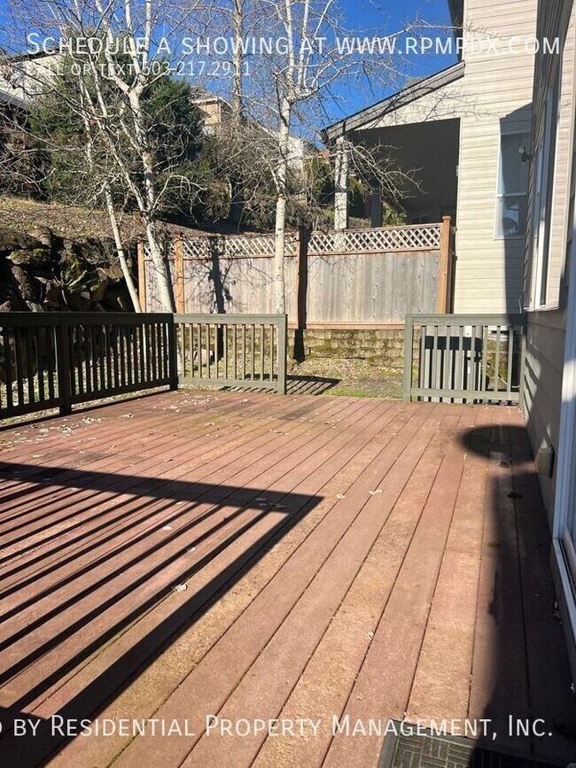 Building Photo - 15355 SW Greenfield Dr