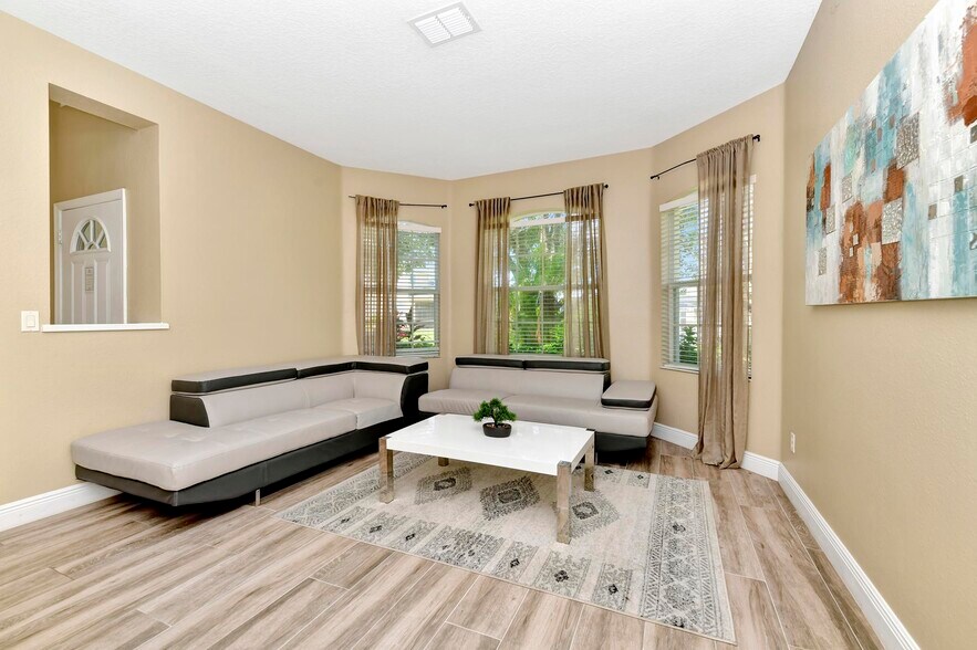 Building Photo - 118 Higher Combe Dr