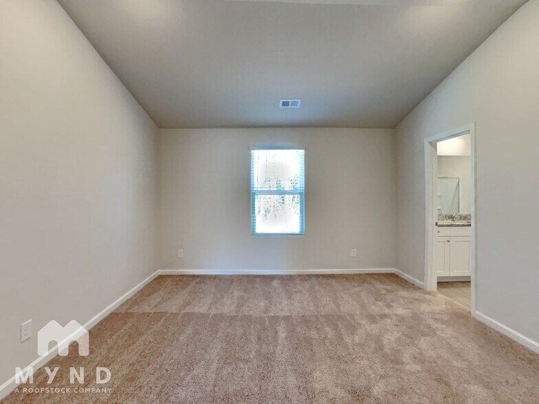 Building Photo - 402 Ivy Bank Dr
