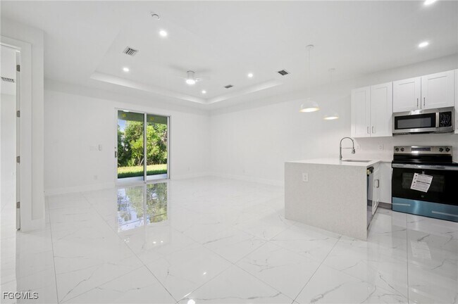 Building Photo - 2403 Quentin Ave S