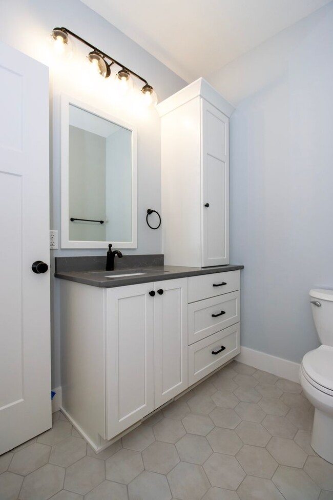 Building Photo - Three Bedroom Condo