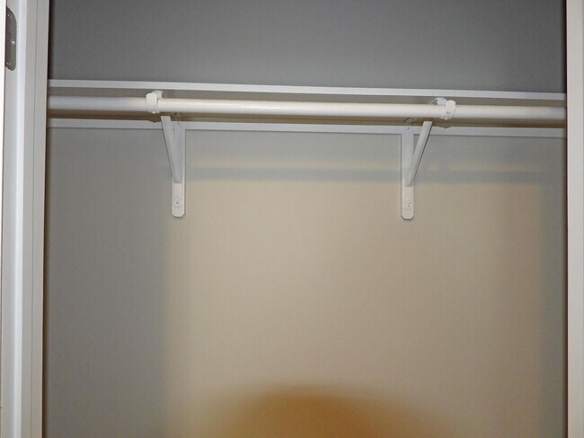 Building Photo - 1336 E Candor Dr