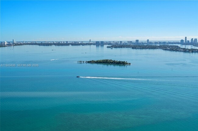 Building Photo - 700 NE 24th St