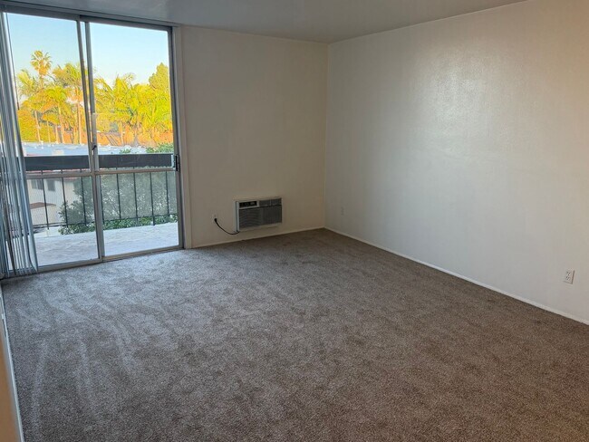 Building Photo - 3050 Rue D’Orleans