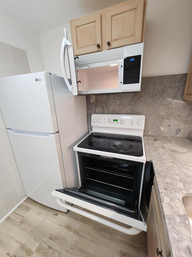 Building Photo - 106 Suffolk C