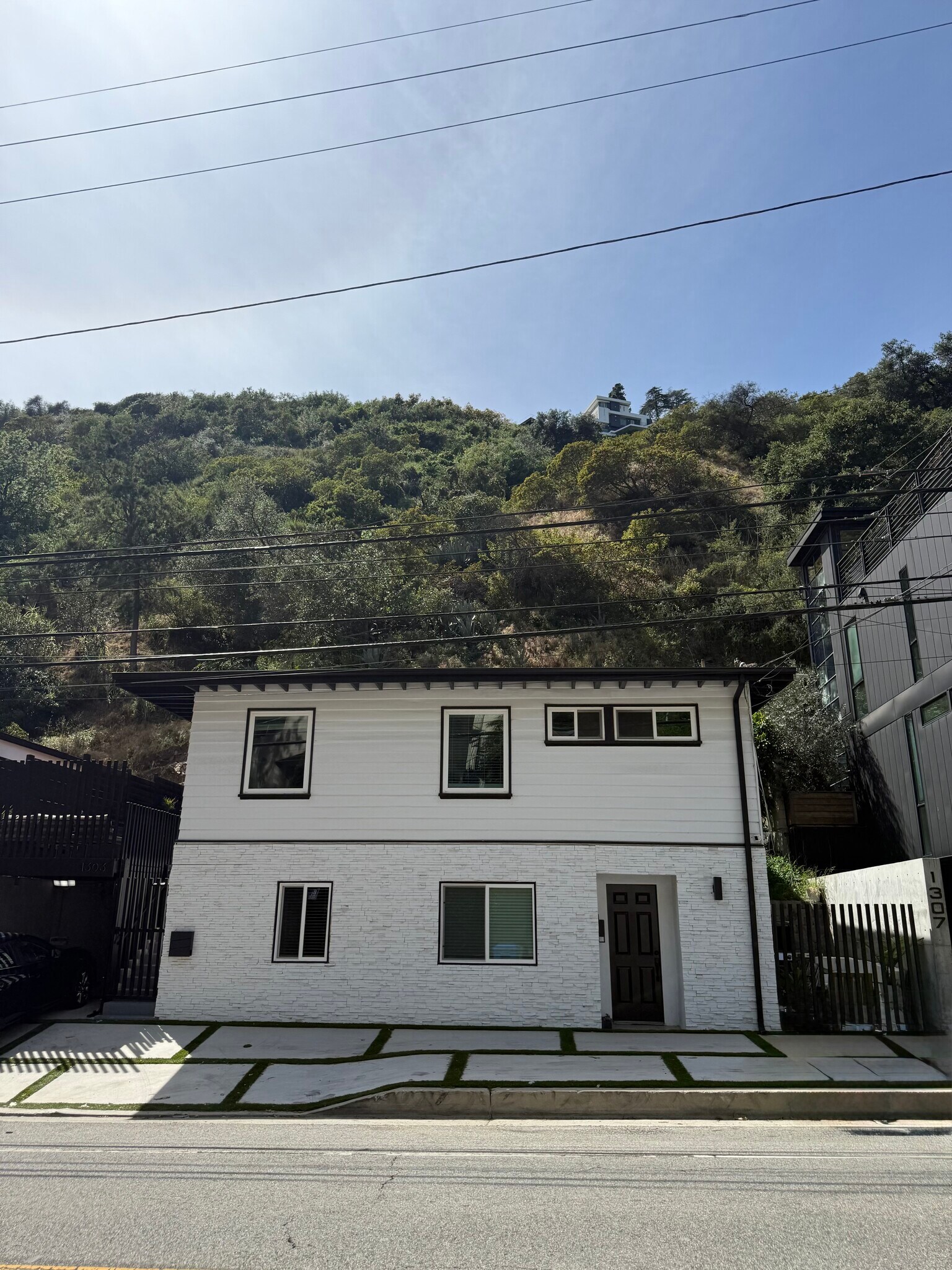 Building Photo - 1303 N Beverly Glen Blvd