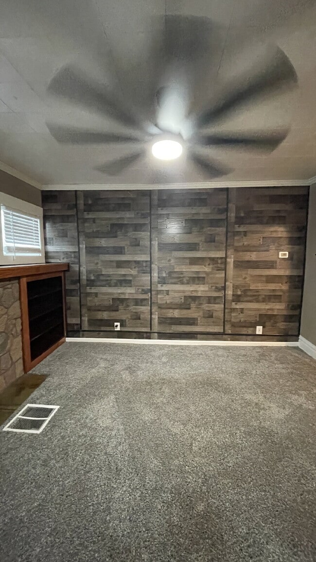 Building Photo - Cozy, Updated 1-Bed Apartment Near Downtown Sharon with In-Unit Laundry!