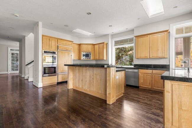 Building Photo - 16275 NE Eilers Rd