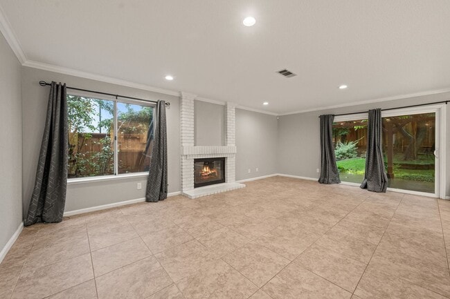 Building Photo - Luxury 4-Bedroom Home with Designer Upgrad...