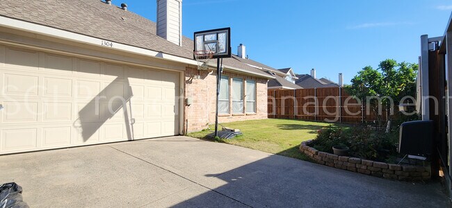 Building Photo - 1304 Hillcrest Dr