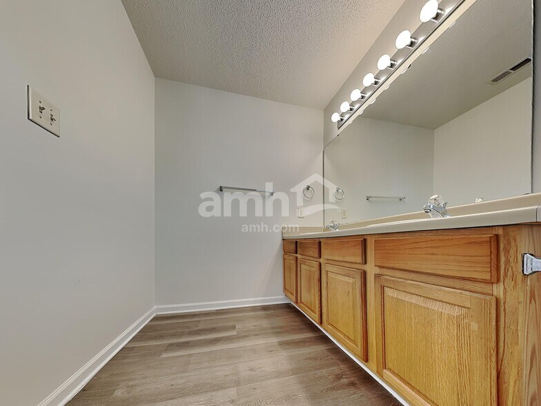 Building Photo - 2705 Red Ruby Ln