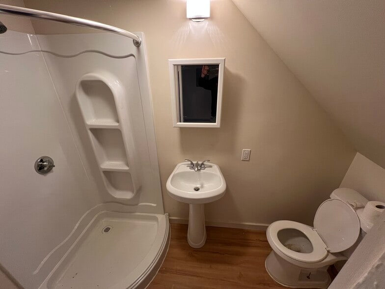 Building Photo - 75 1/2 Kinsley St