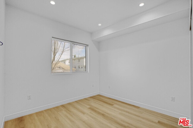 Building Photo - 618 E 28th St