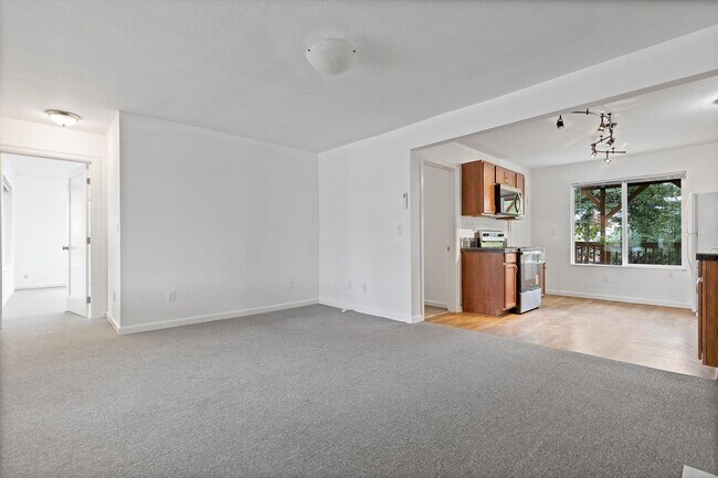 Building Photo - ALK - 1820 Sylvan Highlands Triplex