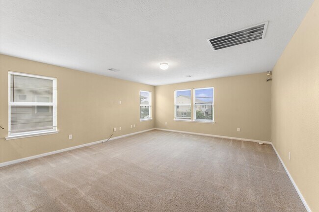 Building Photo - 12055 Main Oak St