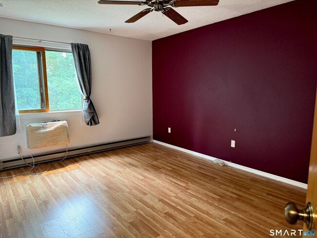 Building Photo - 8 D Pineview Dr