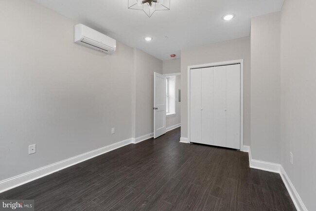 Building Photo - 624 N 35th St