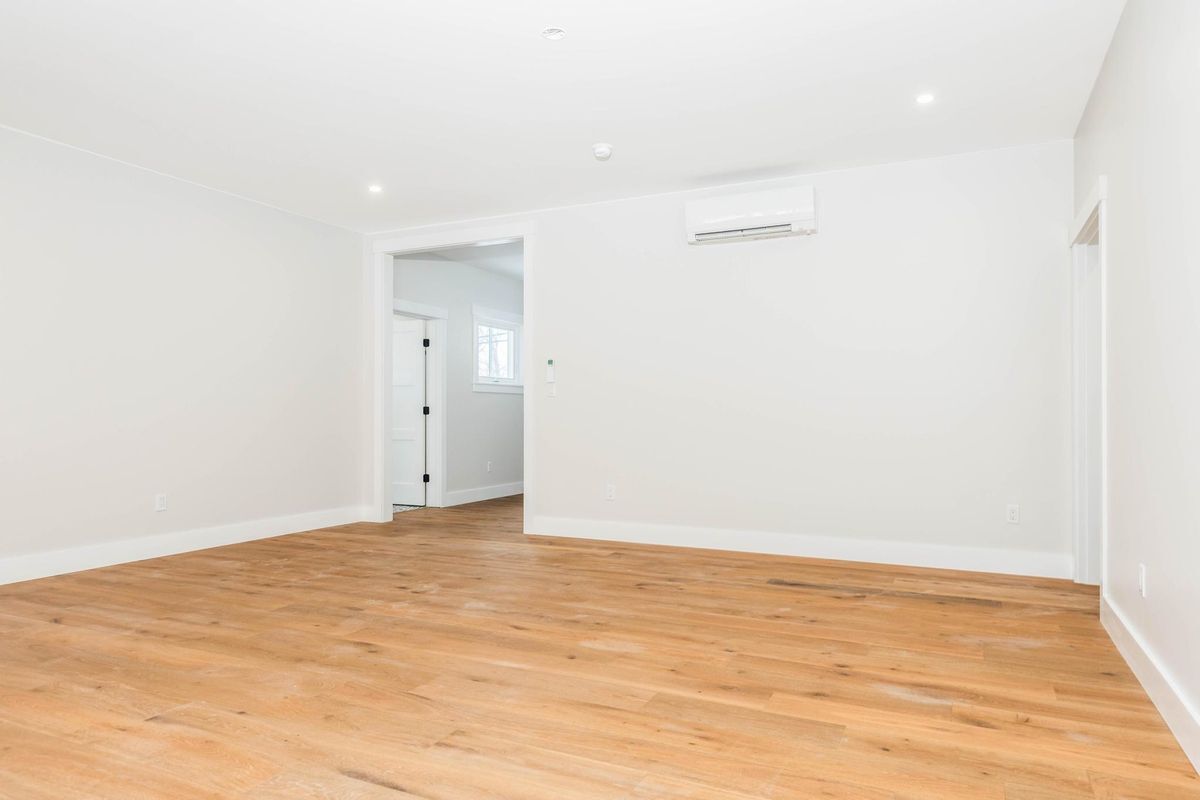 Building Photo - 539 Portsmouth