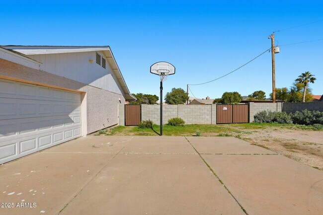 Building Photo - 7016 E Menlo St