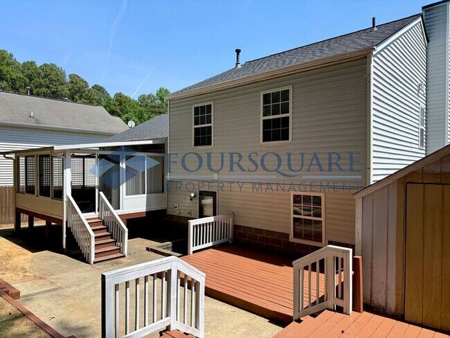 Building Photo - Spacious 4-Bed / 3-Bath Single-Family Home with Sunroom, Fenced Yard. Convenient to Southeast Ral...