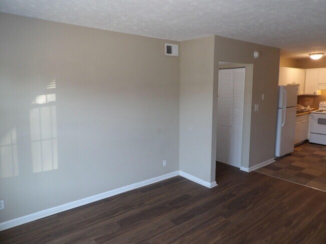 Building Photo - 35 Ashwood Ct