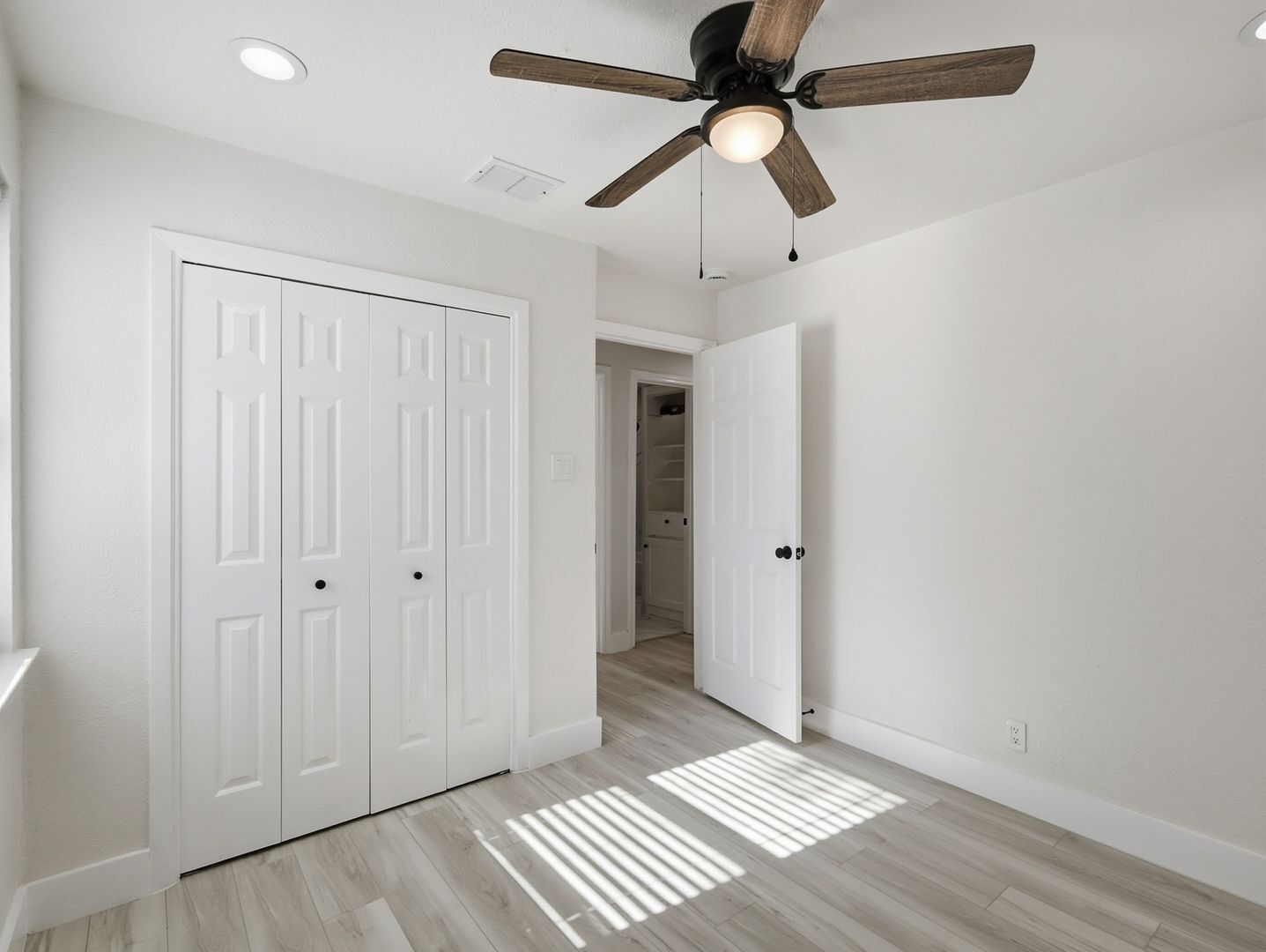 Building Photo - 1002 Mardi Gras Ln