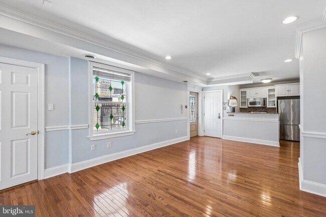 Building Photo - 1730 Pine St