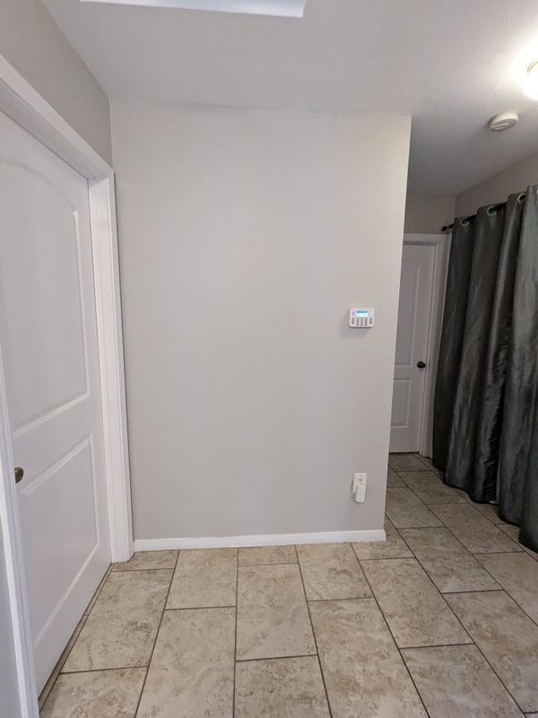 Building Photo - 616 E Opp St