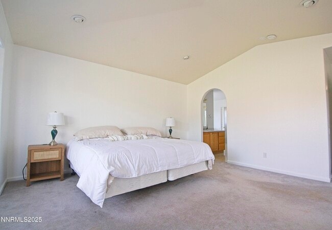 Building Photo - 1905 Lakeshore Dr