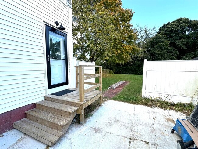 Building Photo - 17 Fremont St