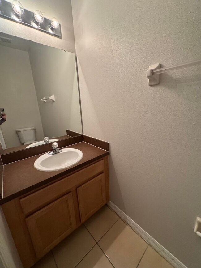 Building Photo - 3BD / 2.5BA Carriage Home