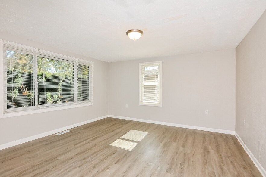 Building Photo - 1321 Gladys St