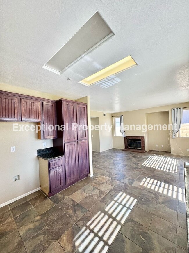 Building Photo - Ready to move in 3 bed 3 bath home